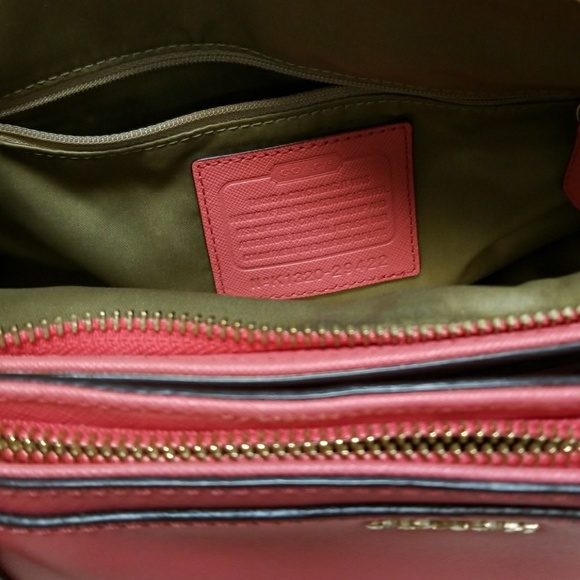 Authentic Coach bag coral with gold accents - Picture 6 of 8